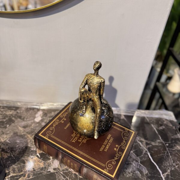 Vintage Golden Reading Man Sculpture – Fiber Resin Book Lover Figurine for Home, Office & Study Décor