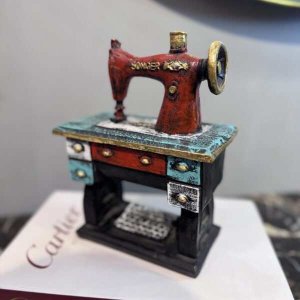Vintage Sewing Machine Decorative Showpiece | Retro Tailoring Machine Miniature for Table & Shelf Décor